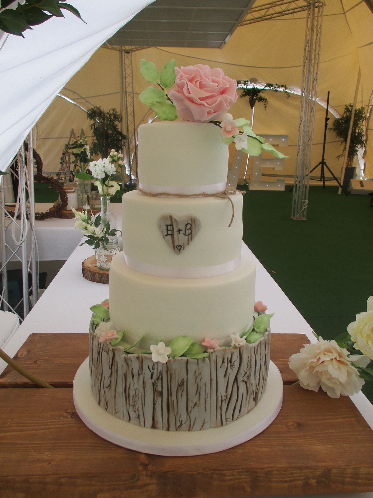 Jennie's cake's and catering-Image-1