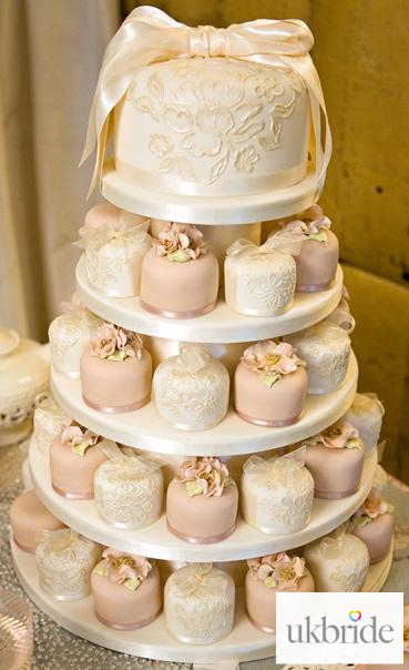 Couture Cakes - Pale Ivory Fruit/Sponge Individuals 5 - 22452