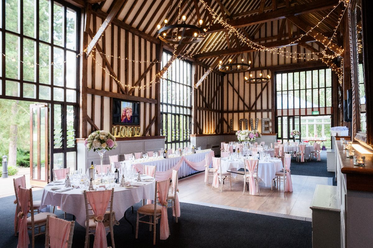 Wedding Venue in Hatfield, Essendon Country Club | UKbride