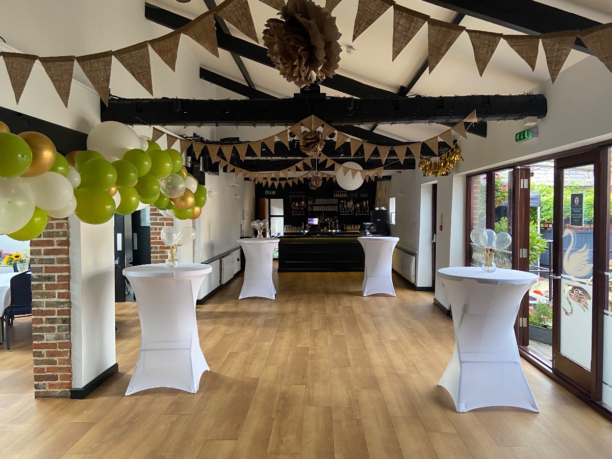 Wedding Venue In St. Albans, The Swan (Markyate) Ltd | UKbride